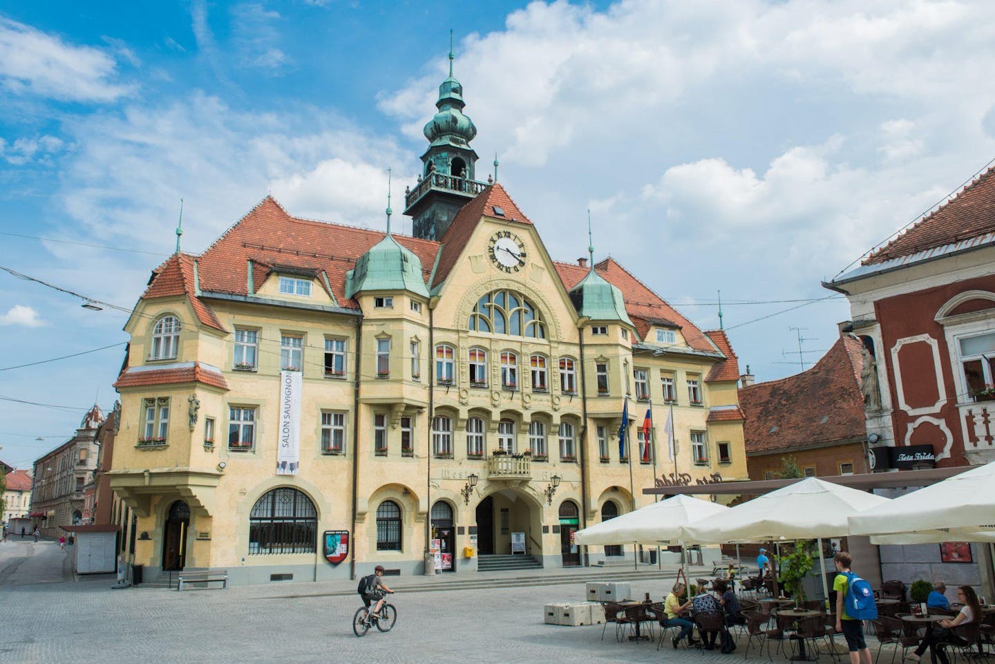 ODPRTJE LIKOVNE RAZSTAVE VRTCA PTUJ: PESEM NA PAPIRJU